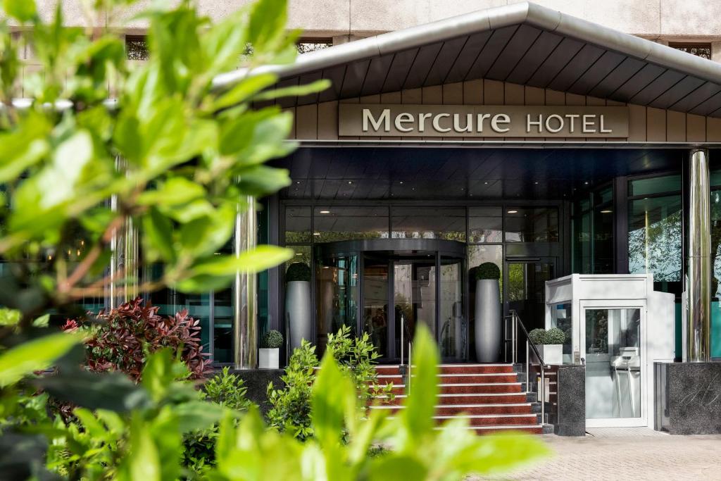 Mercure Bristol Holland House - Universal Live